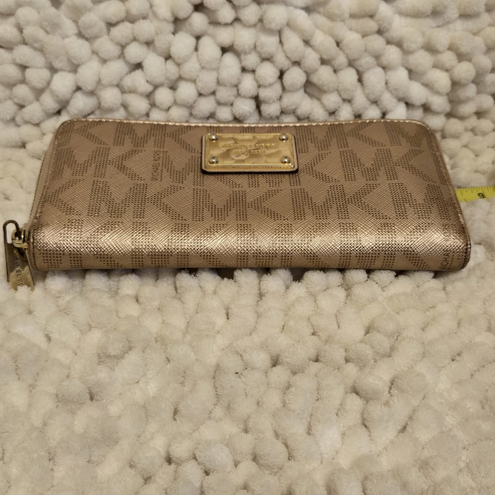 Michael kors rose gold and gold wallet - Picture 4 of 13
